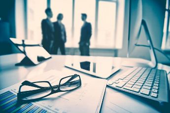 Negociación de convenios y acuerdos de empresa, solución de conflictos y representación laboral