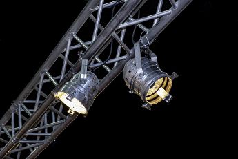 Cómo crear diferentes ambientes mediante la iluminación cinematográfica